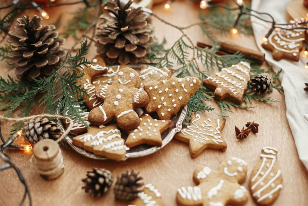 Würzige Lebkuchen Plätzchen mit Zuckerguss