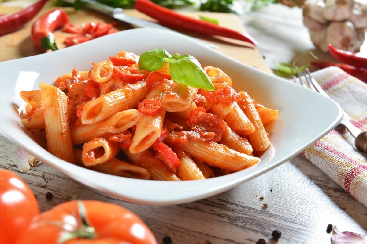 Würzige Pasta Arabiata mit Tomaten