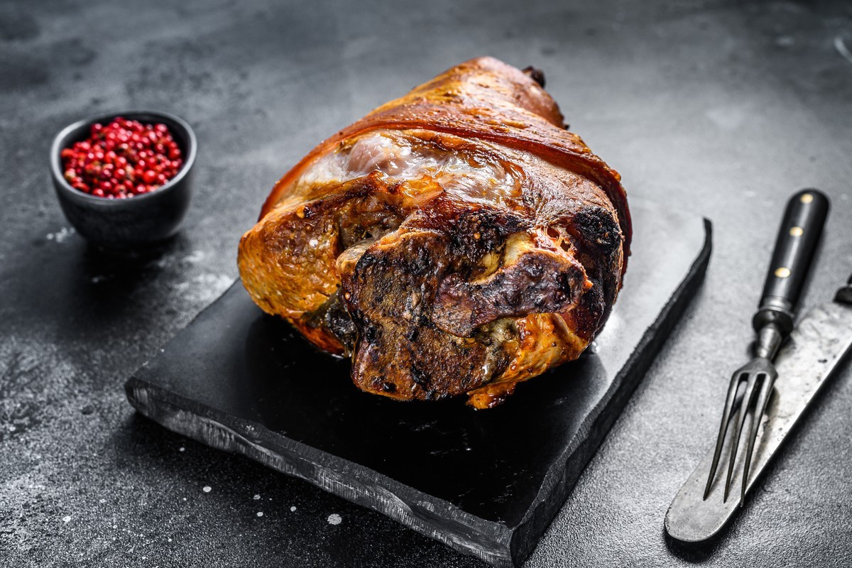 Würzige Schweinshaxe aus dem Bratschlauch im Backofen