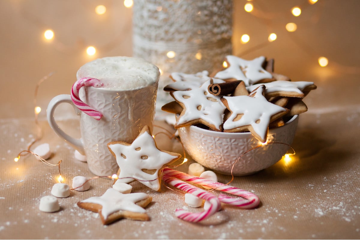 Würzige Weihnachtsplätzchen mit Honig, Ingwer und Rum Zuckerguss