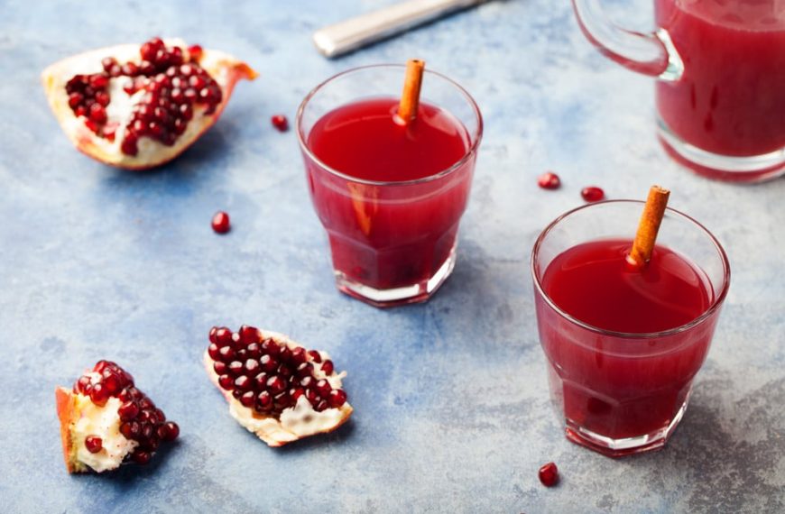 Würziger Früchtetee mit Granatapfelsaft
