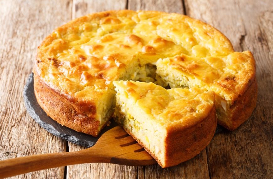 Würziger Gemüsekuchen mit Weißkohl, Zwiebeln und Dill