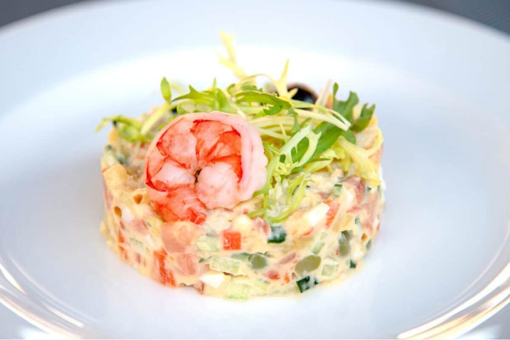 Würziger Kartoffelsalat mit Garnelen