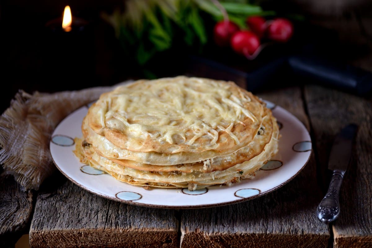 Würziger Pfannkuchen Snack mit Hähnchen