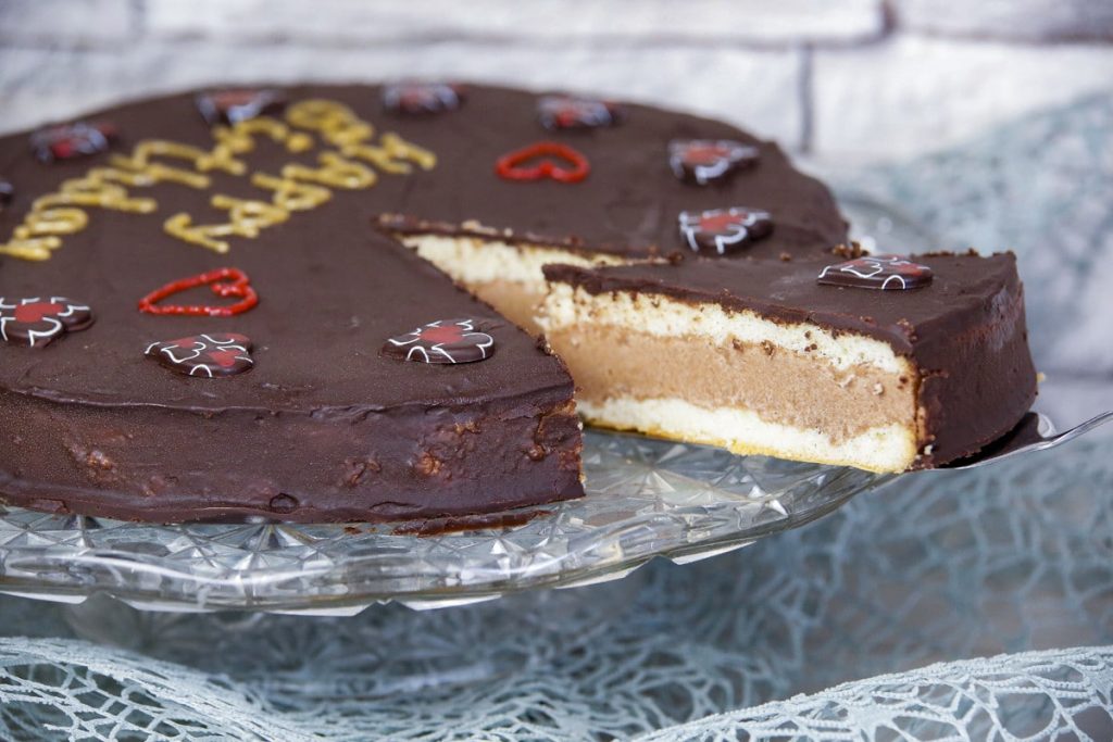 Leckere Biskuittorte mit Buttercreme aus Milchmädchen