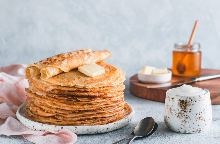 Zarte Buttermilch Pfannkuchen zum Frühstück