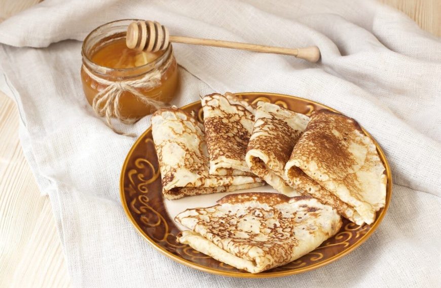 Zarte Pfannkuchen mit Weizengrieß und ohne Mehl