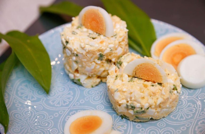 Zarter Eiersalat mit Bärlauch und Hüttenkäse