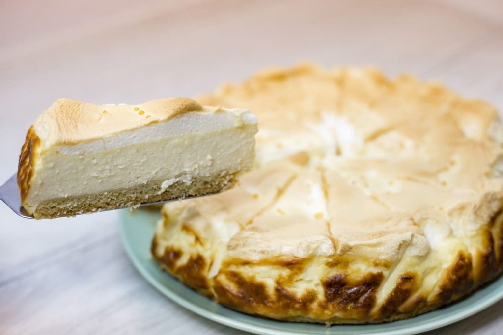 Zarter Tränenkuchen mit Baiser und Quark