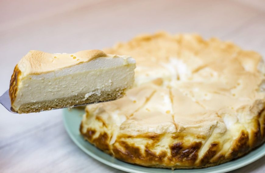 Zarter Tränenkuchen mit Baiser und Quark