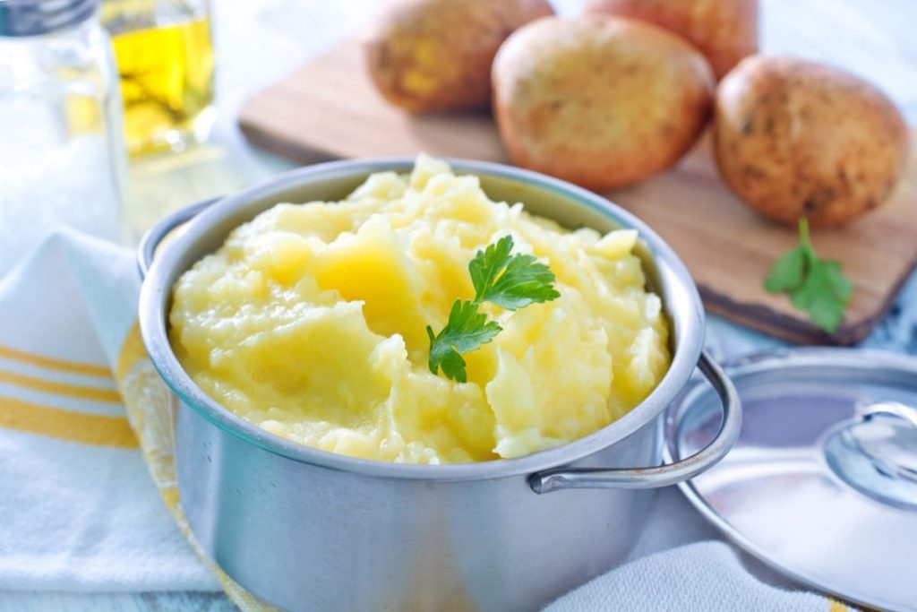 Zartes Kartoffelpüree mit Butter, Milch und Käse