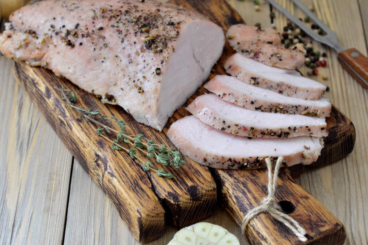 Zartes Putenfilet mit Senf und Gewürzen aus dem Backofen