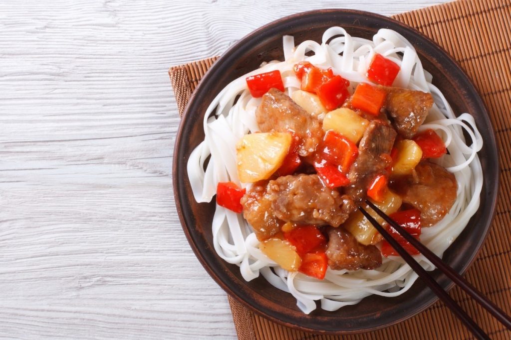 Zartes Schweinefleisch mit Ananas