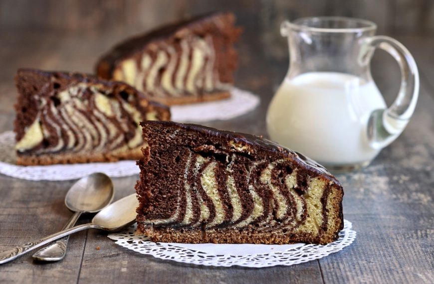 Zebrakuchen aus einfachem Rührteig mit Schokolade