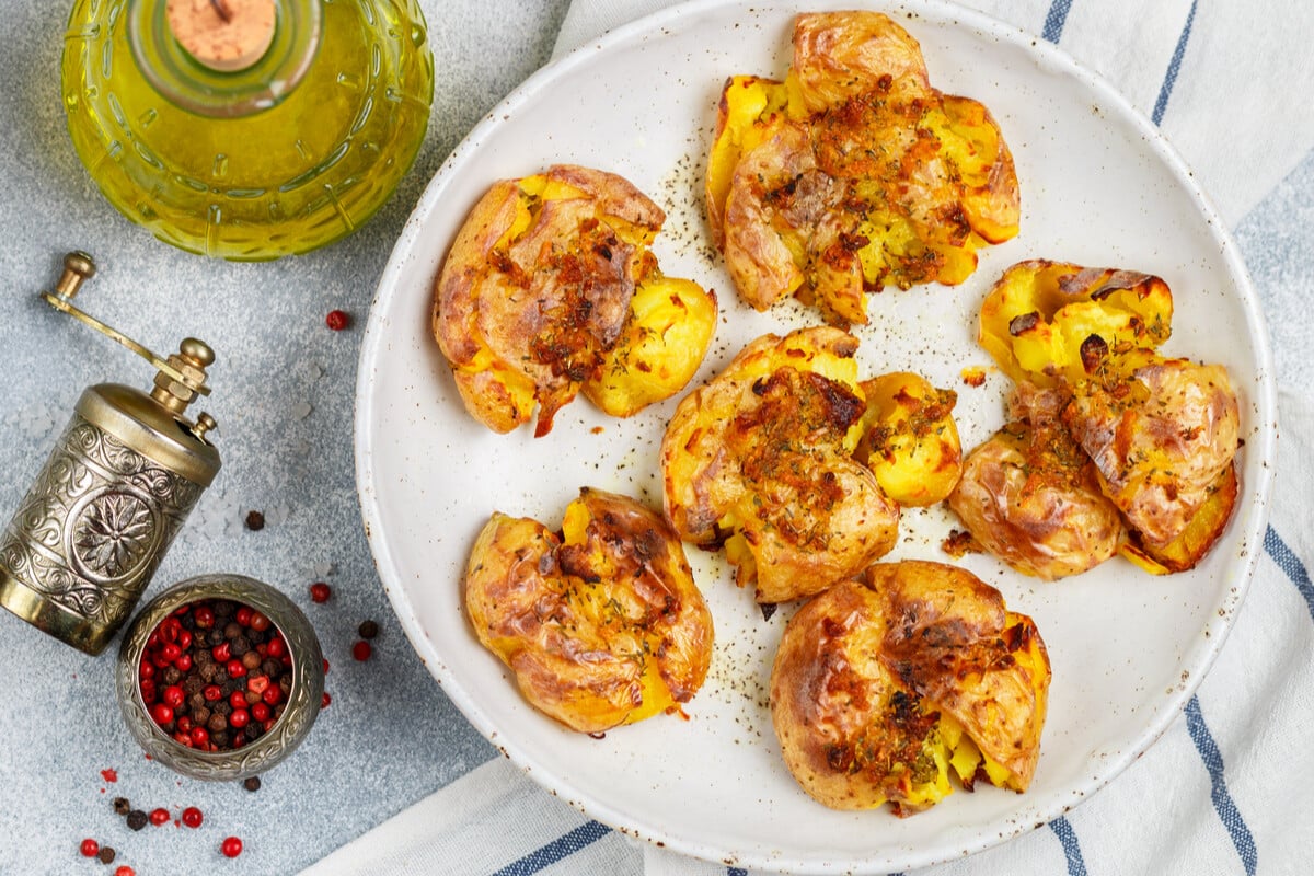 Zerdrückte Frühkartoffeln aus dem Backofen