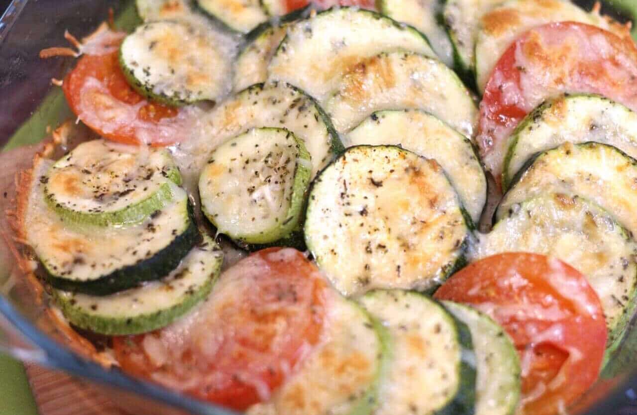 Zucchini Gratin mit Tomaten und Käse