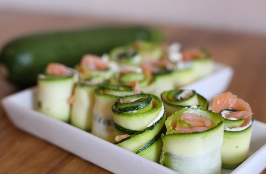 Zucchini Snack mit Lachs und Frischkäse