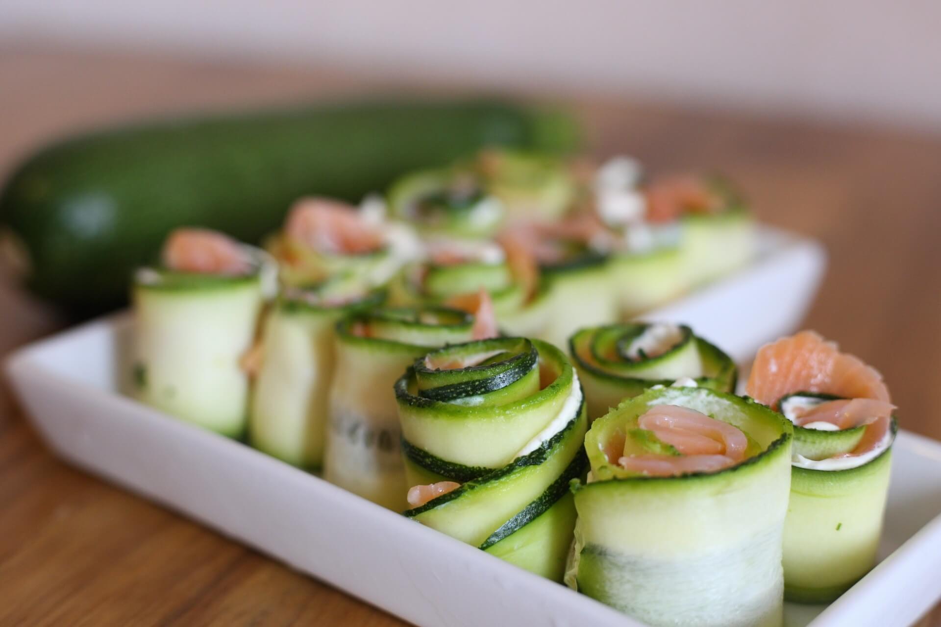 Zucchini Snack mit Lachs und Frischkäse