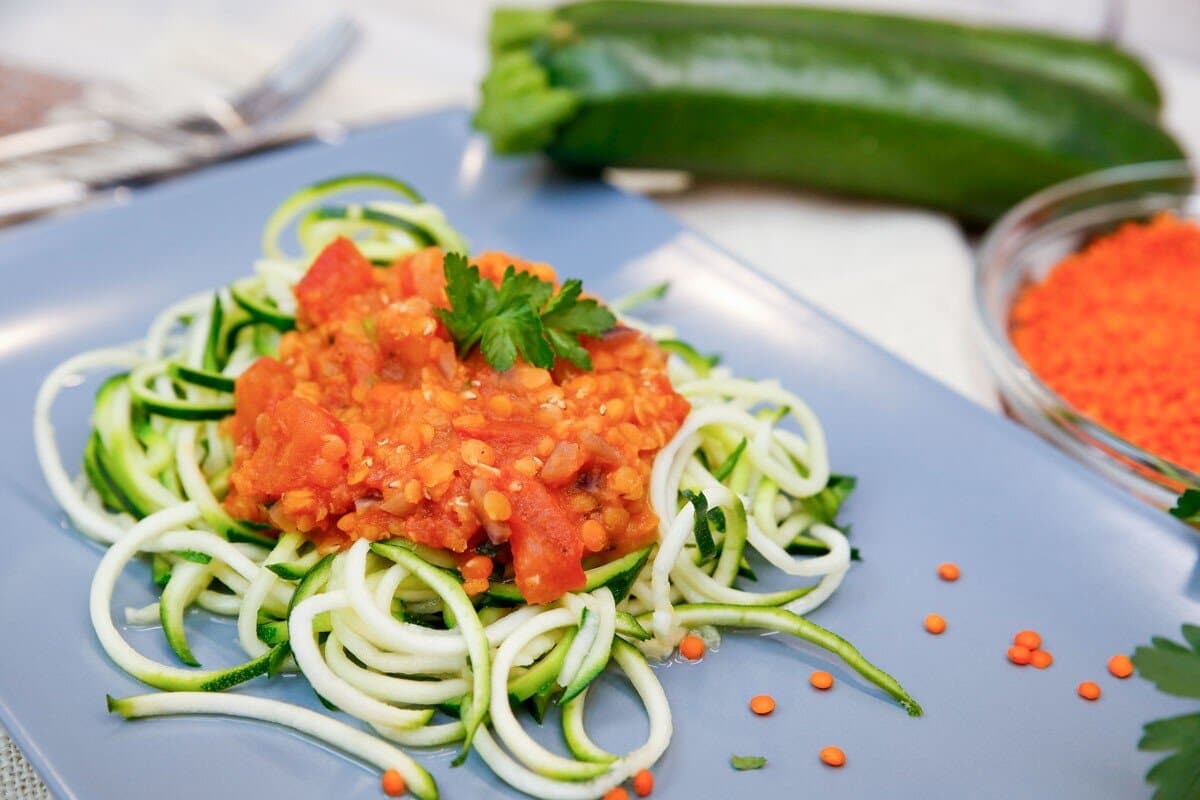 Zucchini Spaghetti mit Linsenbolognese – Vegane Pasta