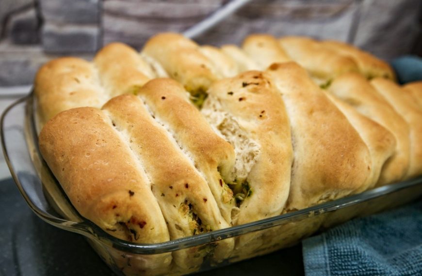 Zupfbrot mit Kräuterbutter zum Grillen