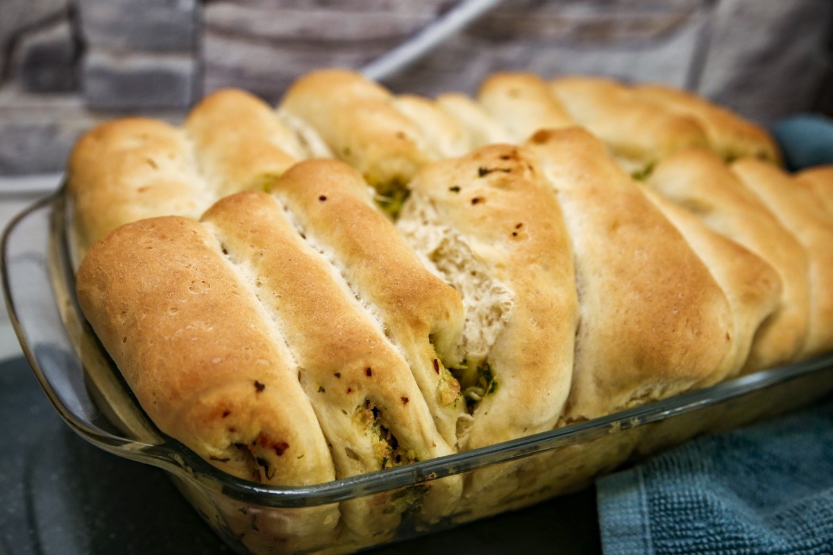 Zupfbrot mit Kräuterbutter zum Grillen