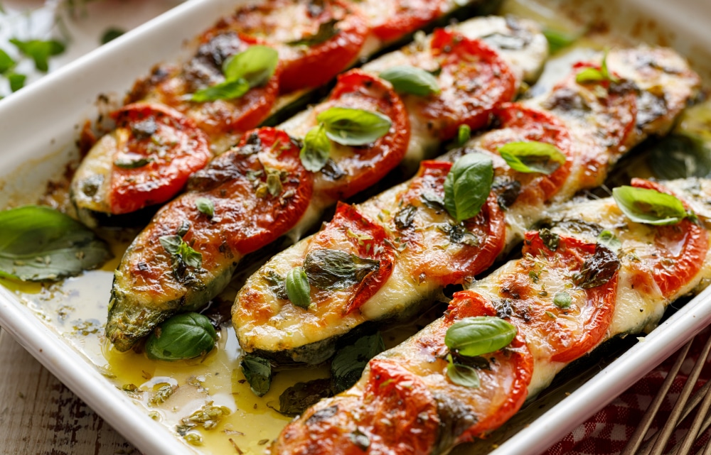 Gefüllte Zucchini mit Tomaten und Mozzarella