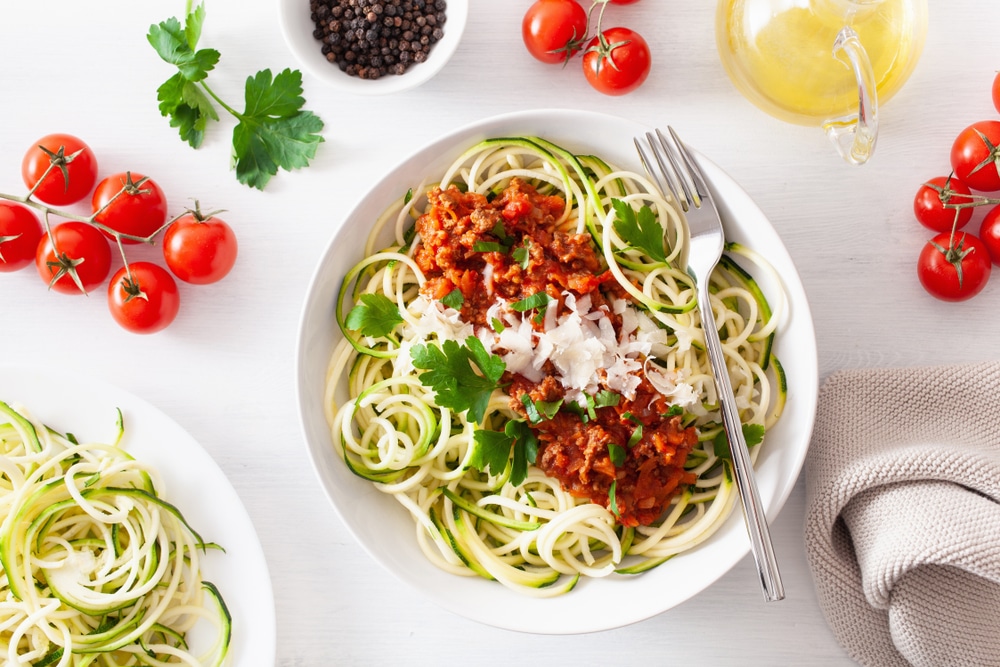 Zoodles – Zucchini Nudeln mit Bolognese