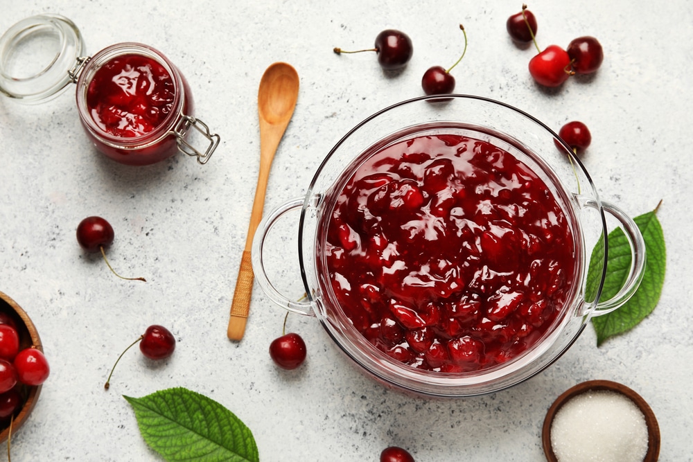 Blumig fruchtige Kirschmarmelade mit Lavendel