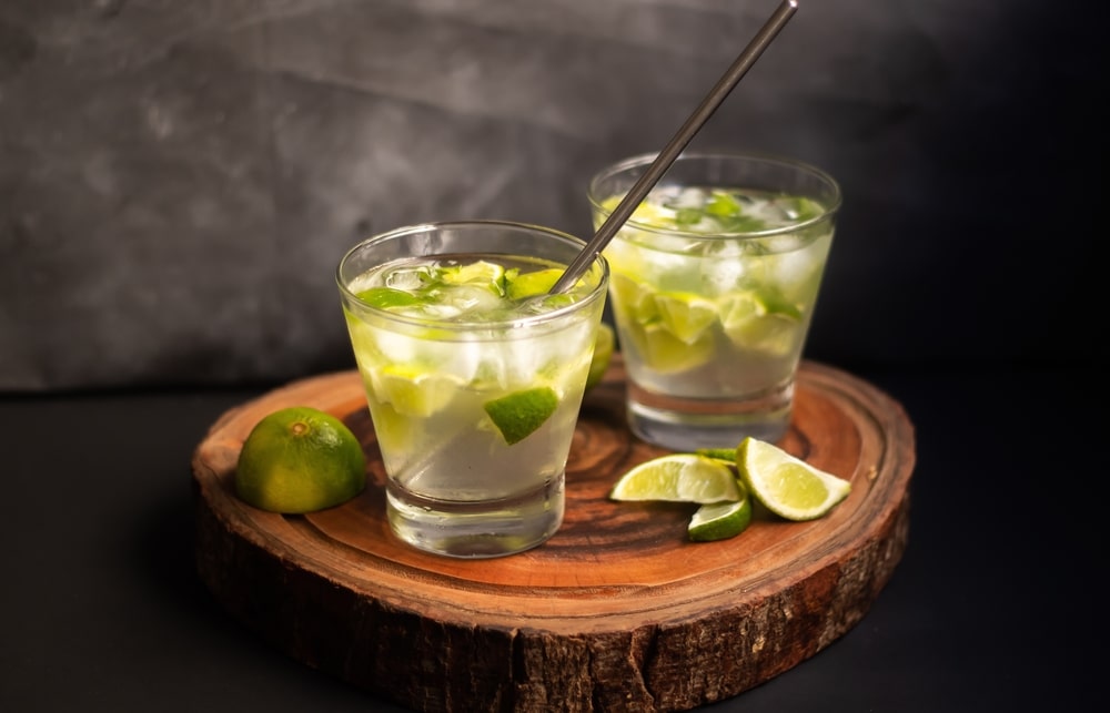 Caipirinha mit Cachaça - belebender Cocktail für Sommer