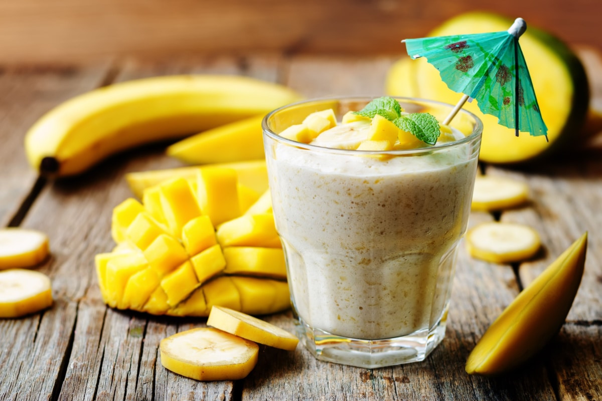 Erfrischender Bananensmoothie mit Mango