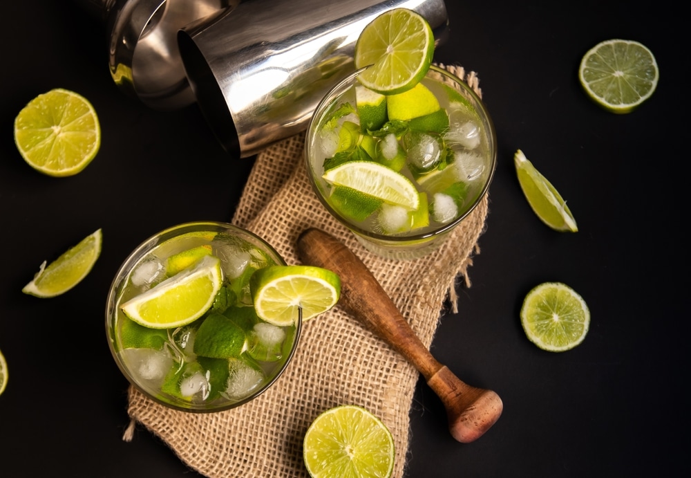 Erfrischender Caipirinha Cocktail mit Cachaça