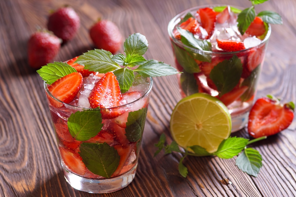 Erfrischender alkoholfreier Erdbeer-Mojito