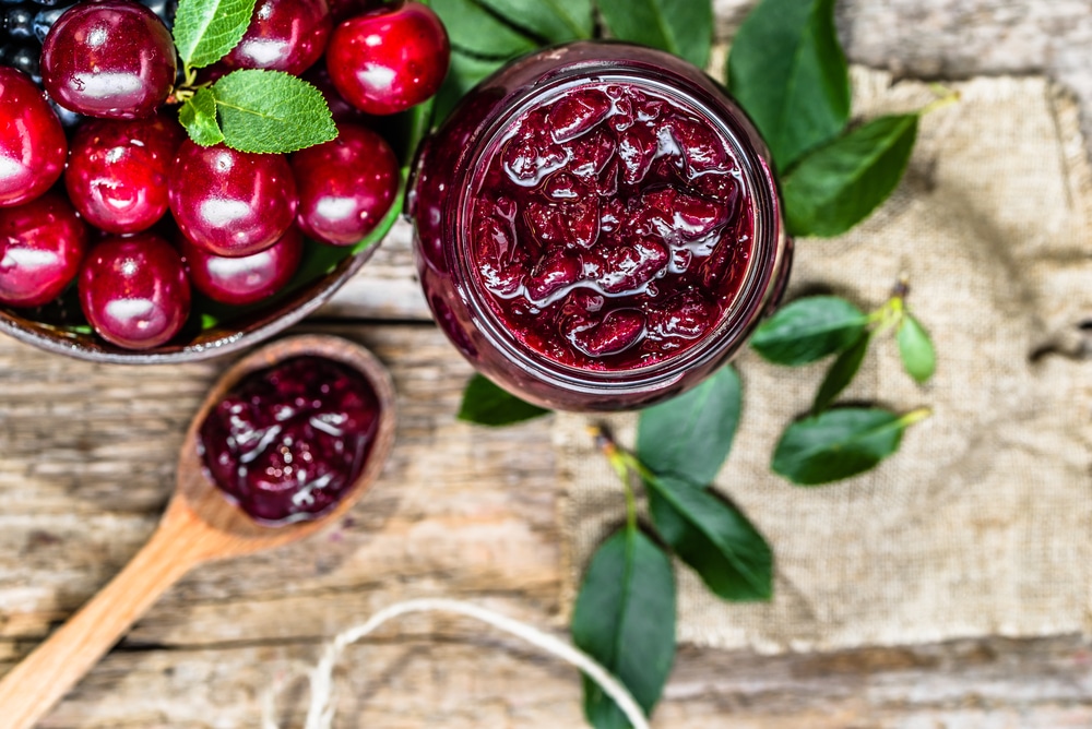 Fruchtig feurige Kirschmarmelade mit Chili