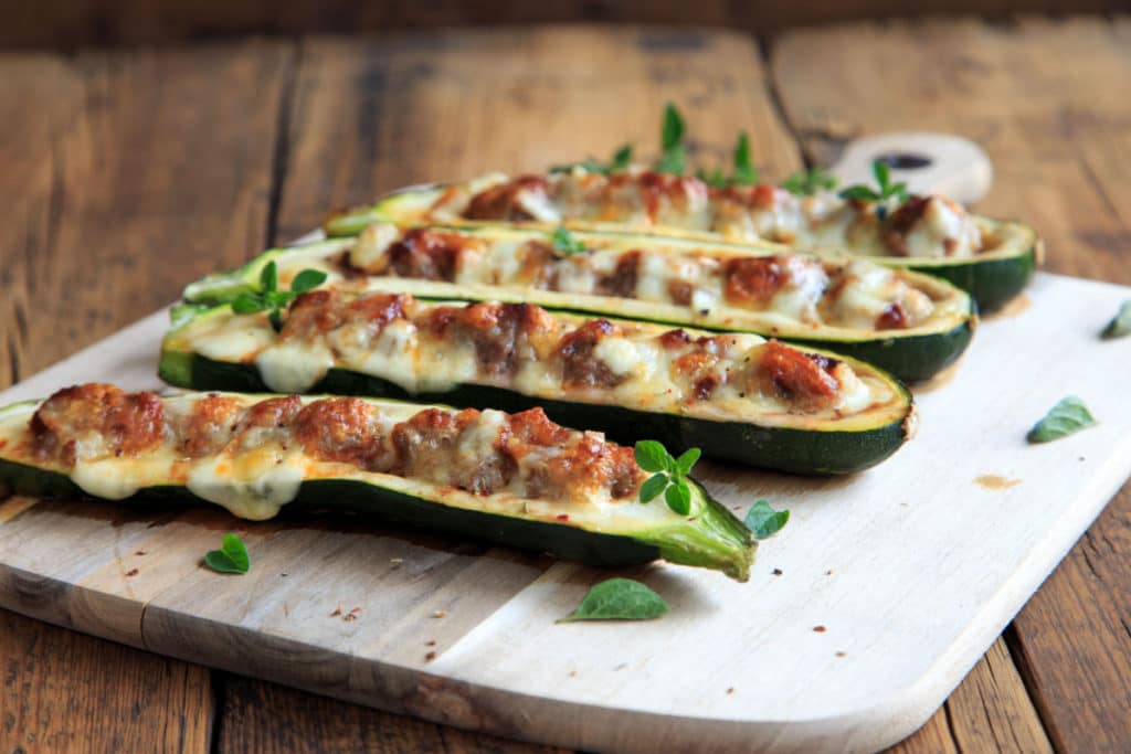 Gefüllte Zucchini mit Hackfleisch und Käse