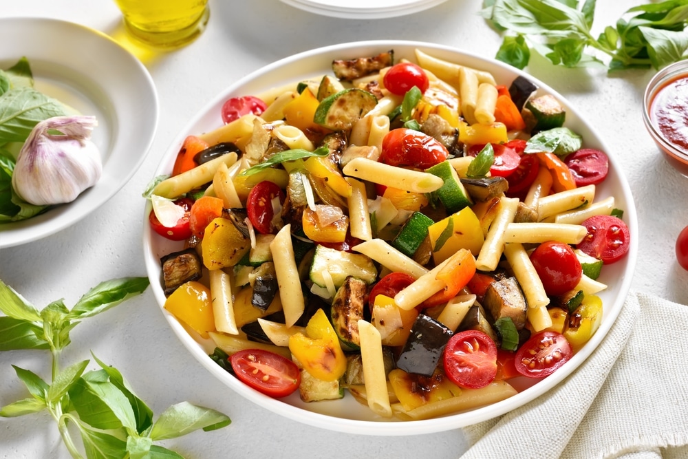 Italienischer Nudelsalat mit Zucchini, Aubergine und Paprika