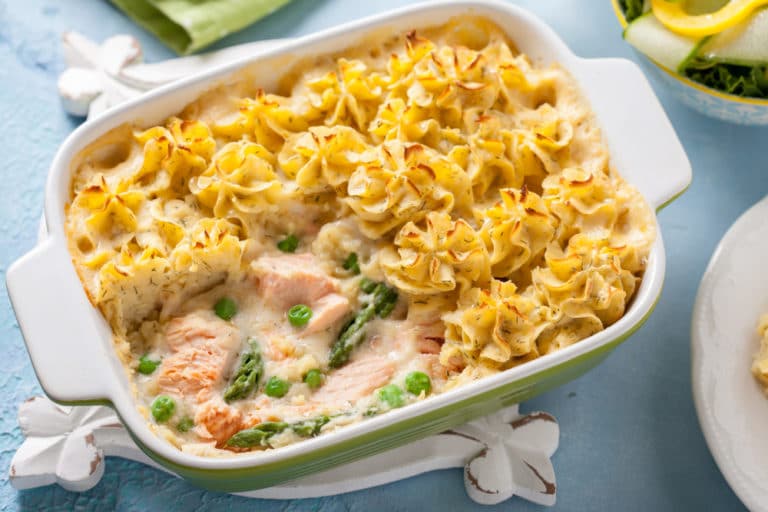Leckerer Spargelauflauf mit Lachs und Kartoffelpüree: Feines aus dem Ofen