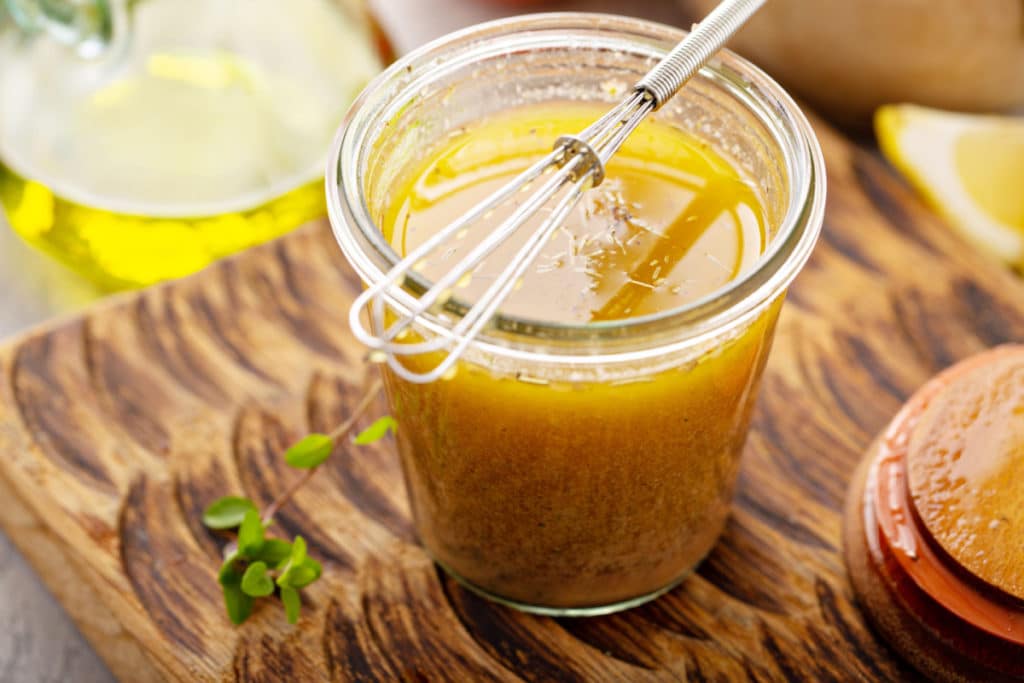 Vielseitig und lecker Das Honig-Senf-Dressing für verschiedene Salatkreationen