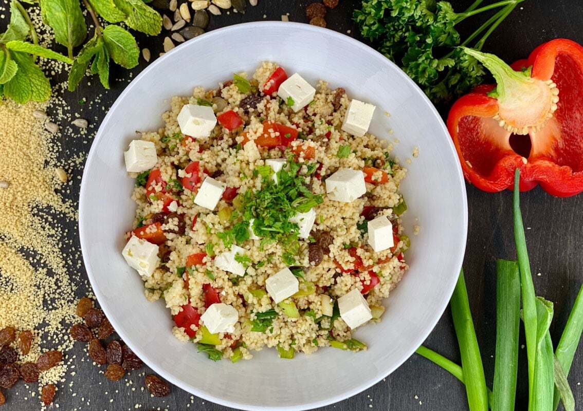 Couscous-Salat-mit-Paprika-und-Rosinen