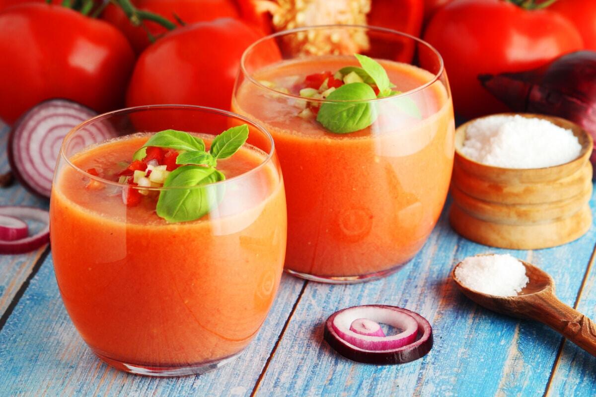 Erfrischende Gazpacho Tomatensuppe Suppe mit mediterranem Flair