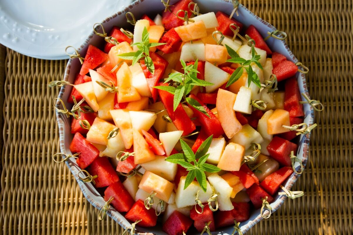 Fruchtiges Fingerfood mit Wassermelone und Melone Gesund und köstlich