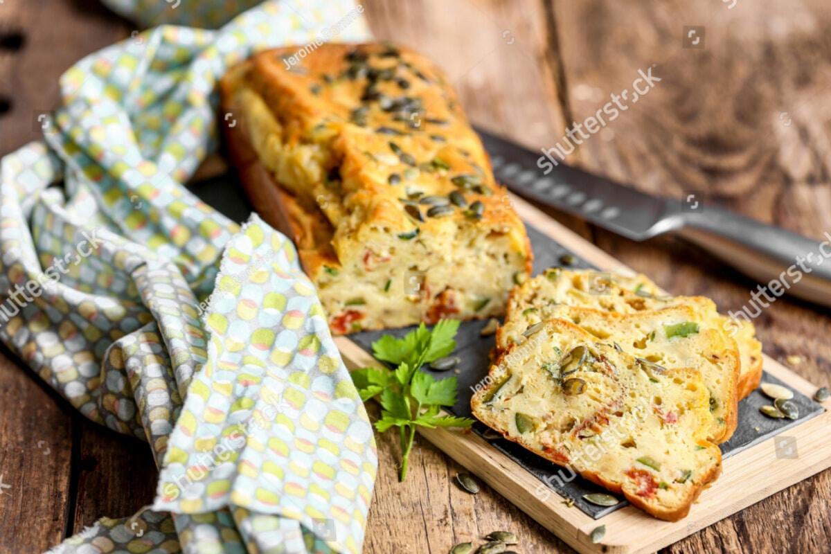 Herzhafter Zucchini-Kuchen mit getrockneten Tomaten Einzigartiger Geschmacksmix