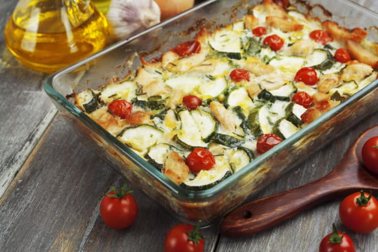 Zucchiniauflauf mit Hähnchenbrust und Tomaten: Eine mediterrane ...