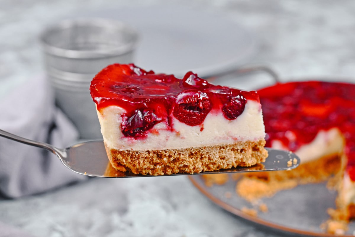 Ein Stück Sommer: Kirsch-Käsekuchen mit Keksboden