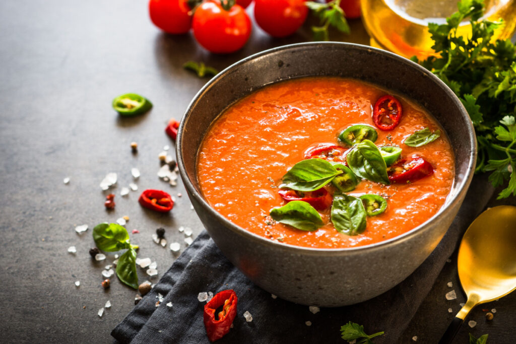 Klassischer Sommergenuss Spanische Gazpacho Suppe