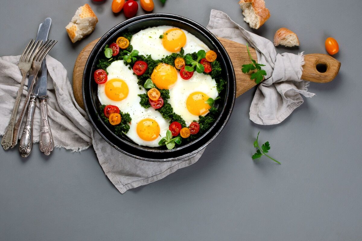 Spiegelei Rezept mit Spinat Herzhaftes Frühstück für Genießer