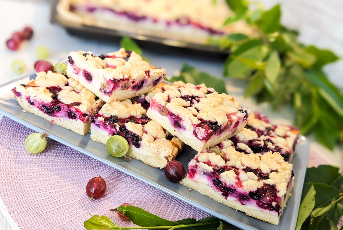 Streuselkuchen mit Quark und Beeren