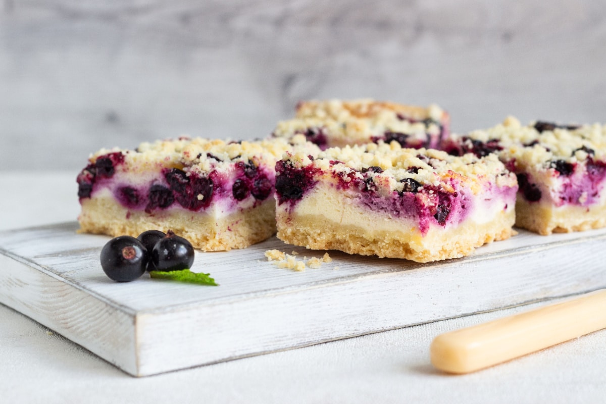 Verführerisch knusprig Johannisbeer Streuselkuchen mit Quark