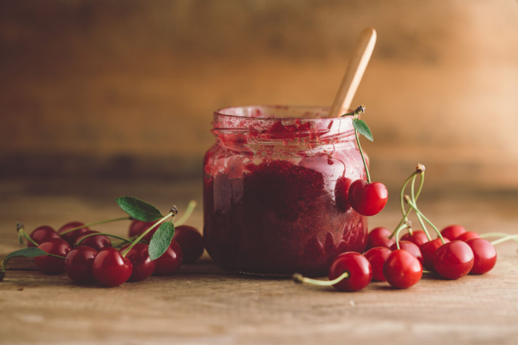 Aromatische Kirschmarmelade mit Thymian