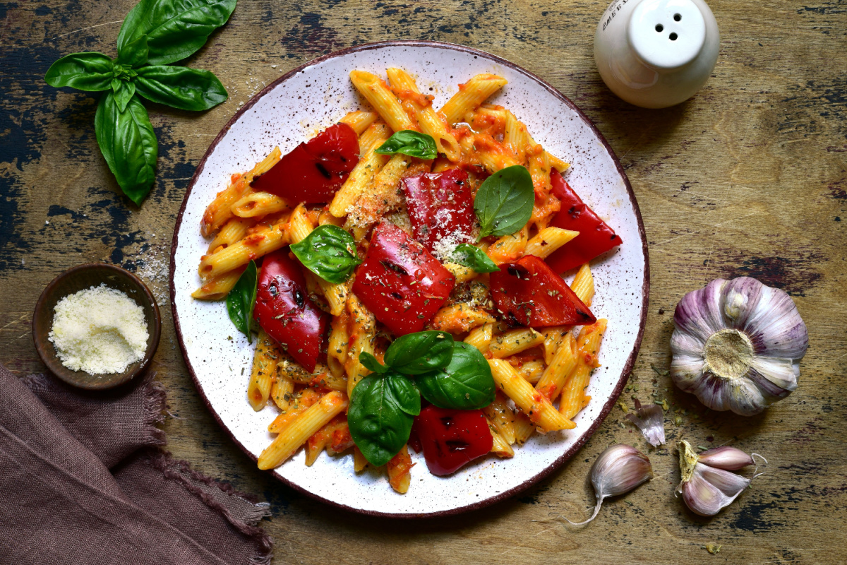 Aromatische Pasta mit gegrillter Paprika und Tomatensauce