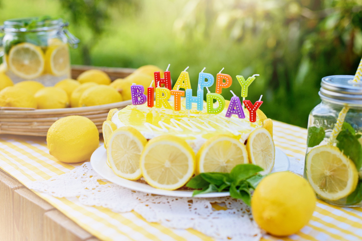 Aromatischer Zitronenkuchen zum Geburtstag